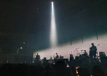 [리뷰] “우린 슬로건이 아니야”…이승윤이 이 시대를 위로하는 법 (\’역성\’ 현장)