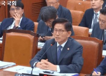 김문수가 또…역사관 논란으로 환노위 국감 파행