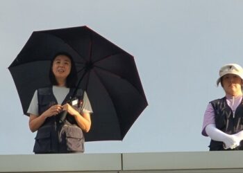 [인터뷰-고공농성 300일 한국옵티칼 해고자들] “회사, 우리랑 허심탄회하게 대화하자”