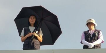 [인터뷰-고공농성 300일 한국옵티칼 해고자들] “회사, 우리랑 허심탄회하게 대화하자”