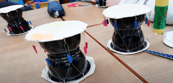 예술강사가 학교에서 진행한 수업에서 학생들이 만든 장구. 사진=한국문화예술교육진흥원 유튜브 채널 갈무리