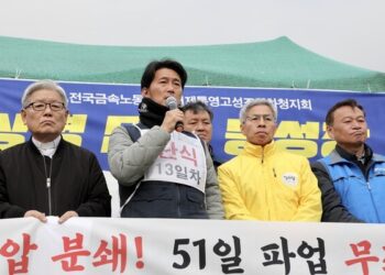 국회 앞에서 단식 이어가는 한화오션 하청노동자…5~7일엔 오체투지