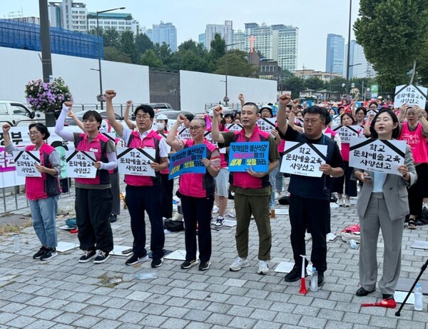 학교 예술강사들이 학교 예술강사 지원사업 예산 증액을 요구하고 있다. 사진=학교비정규직노조 예술강사분과