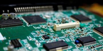 노동부, 반도체 연구개발 특별연장근로 ‘3개월→6개월’ 검토…노동계 ‘반발’