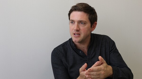 찰리 홀트(Charlie Holt) CLiDef(Global Climate Legal Defense) 유럽 책임자가 15일 오후 서울 용산구 그린피스 서울사무소에서 \'소리의숲\'과 만나 인터뷰하고 있다. 사진=최나영 기자 