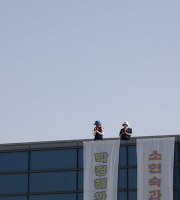 476일 만에 한국옵티칼 고공농성자 중 1명 농성 중단…“건강악화”