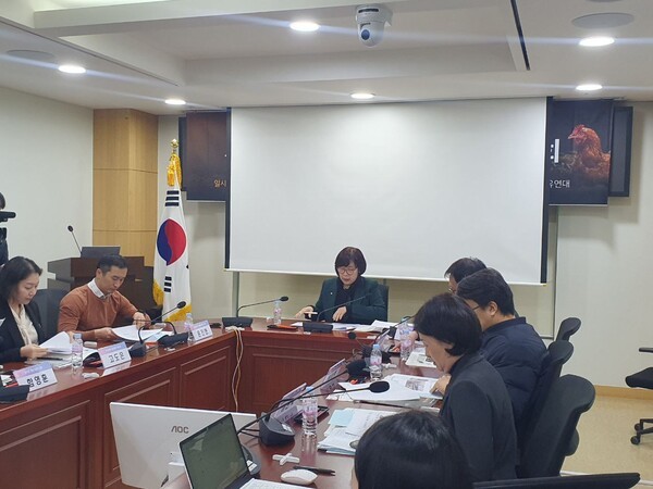 12일 오후 서울 영등포구 국회 의원회관에서 열린 ‘산란계 동물복지 현황과 과제 토론회’가 열렸다. 사진=최나영 기자