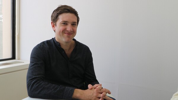 찰리 홀트(Charlie Holt) CLiDef(Global Climate Legal Defense) 유럽 책임자가 15일 오후 서울 용산구 그린피스 서울사무소에서 \'소리의숲\'과 만나 인터뷰하고 있다. 사진=최나영 기자 